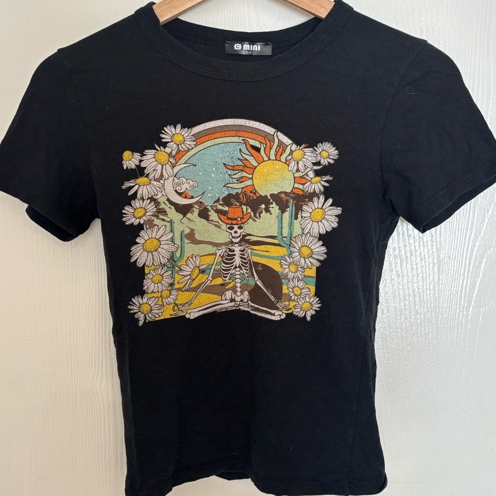 Black Graphic Crop Top